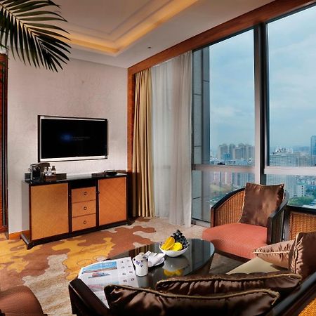 Dongguan Kande International Hotel-During The Canton Fair, Guests Can Enjoy Free Shuttle Buses To The Canton Fair Exhibition Hall Exterior photo
