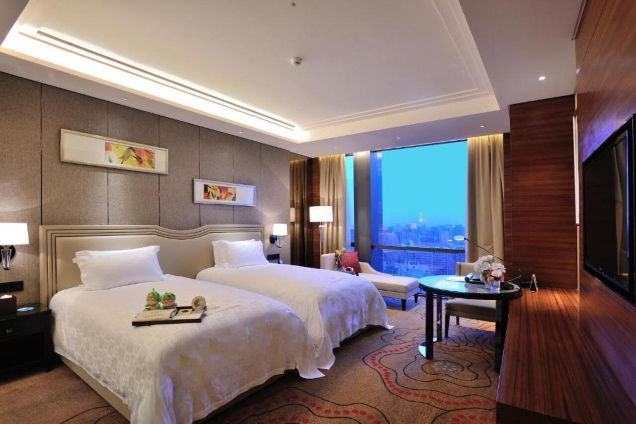 Dongguan Kande International Hotel-During The Canton Fair, Guests Can Enjoy Free Shuttle Buses To The Canton Fair Exhibition Hall Exterior photo