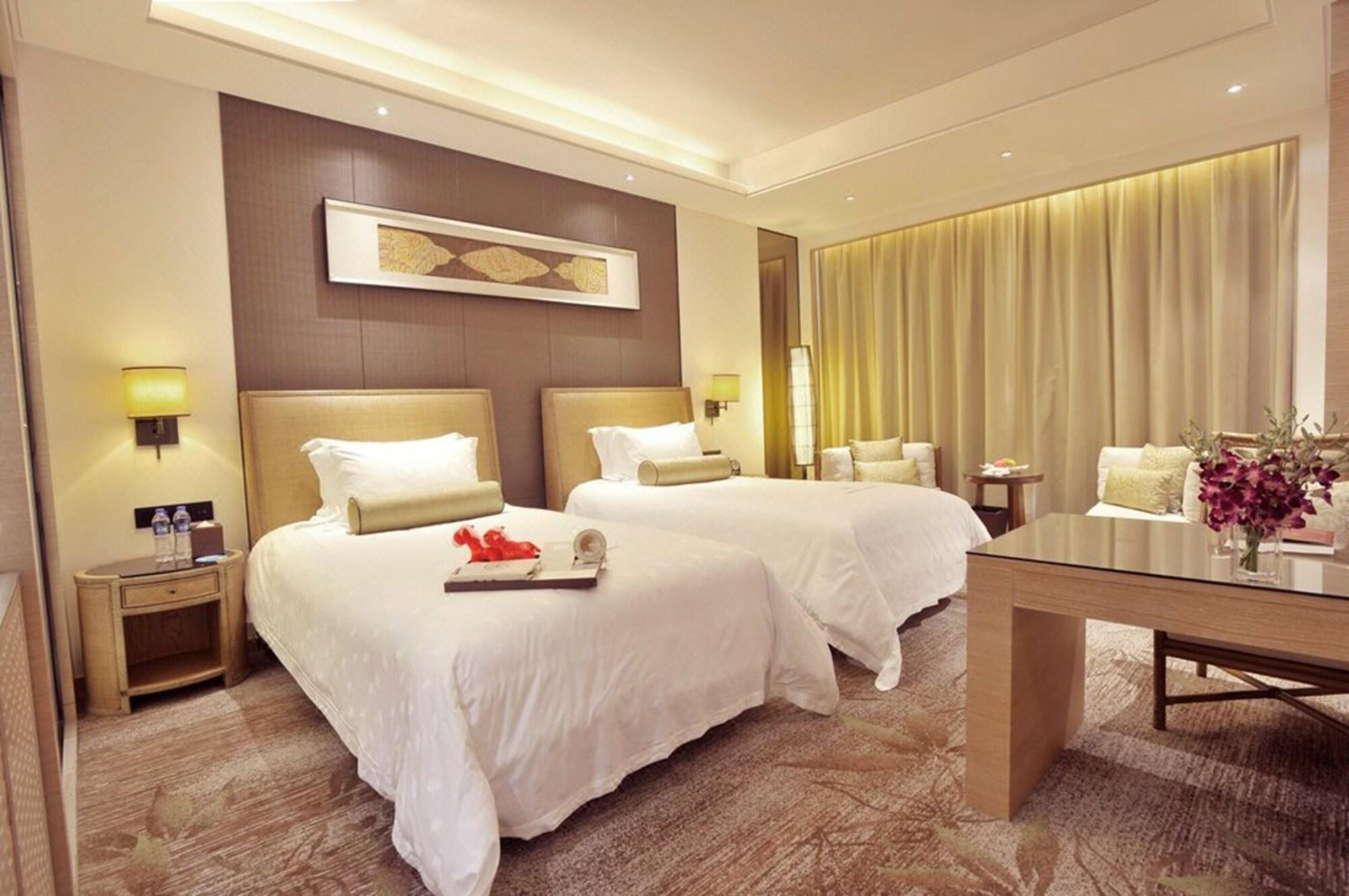 Dongguan Kande International Hotel-During The Canton Fair, Guests Can Enjoy Free Shuttle Buses To The Canton Fair Exhibition Hall Exterior photo