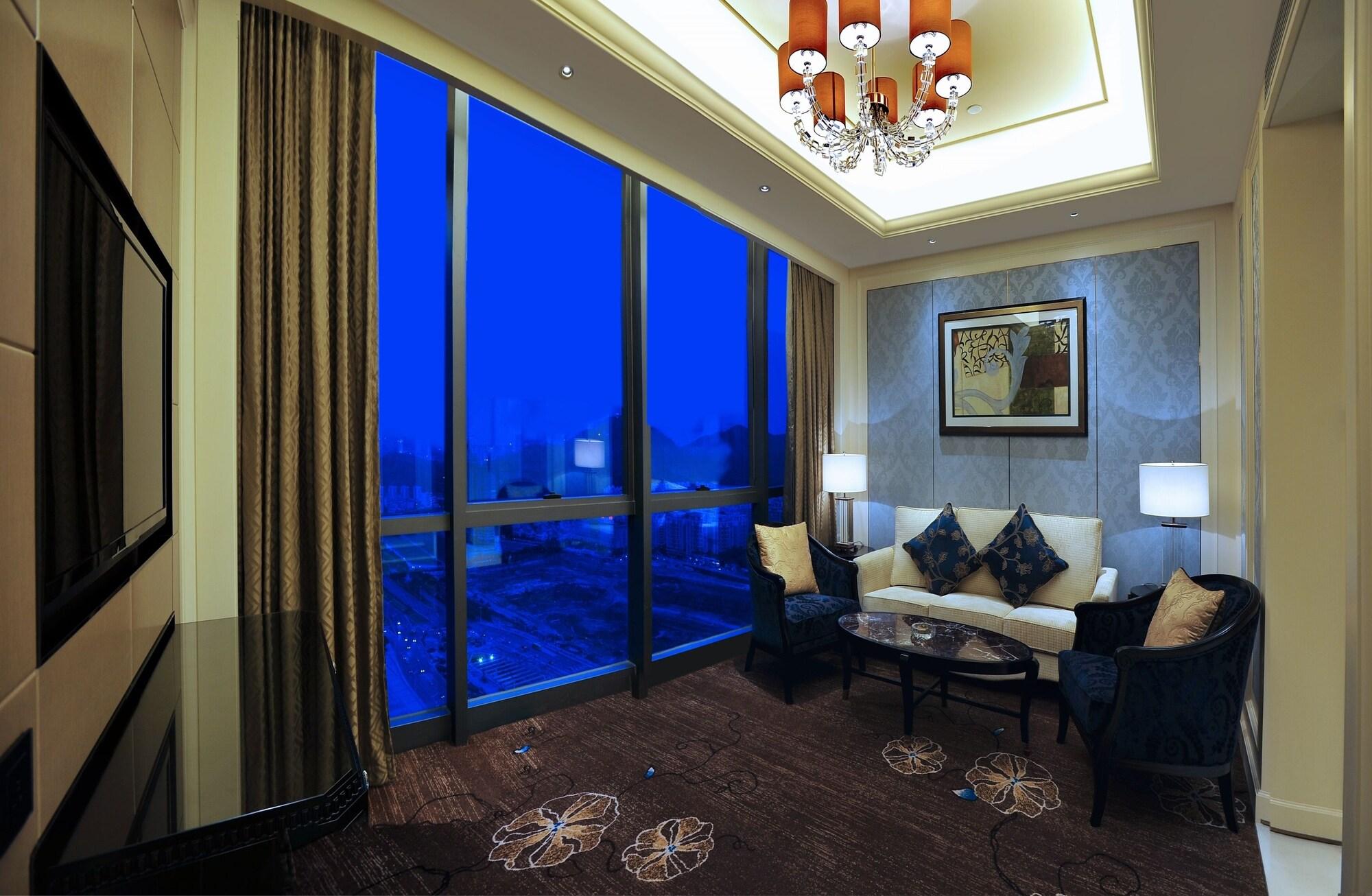 Dongguan Kande International Hotel-During The Canton Fair, Guests Can Enjoy Free Shuttle Buses To The Canton Fair Exhibition Hall Exterior photo